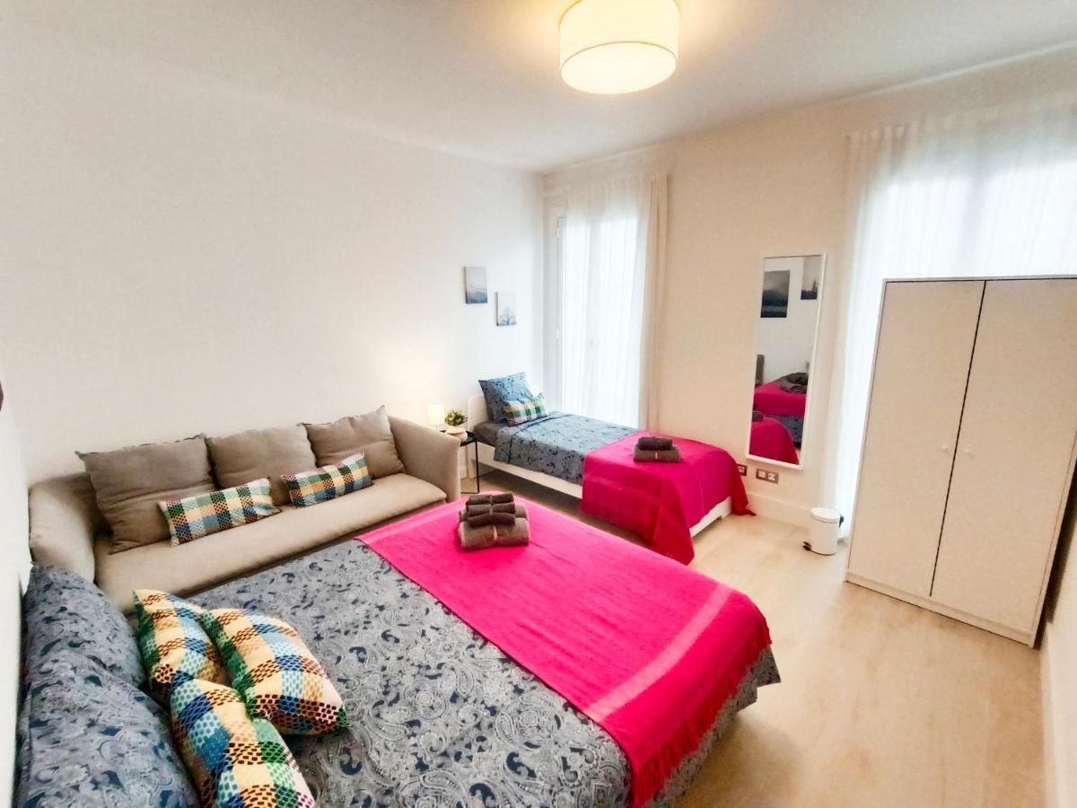 By Plaza Universidad Rooms Barcelona Bagian luar foto