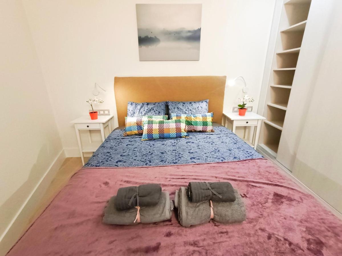 By Plaza Universidad Rooms Barcelona Bagian luar foto