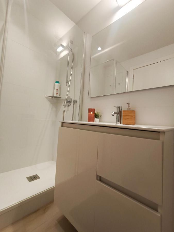 By Plaza Universidad Rooms Barcelona Bagian luar foto