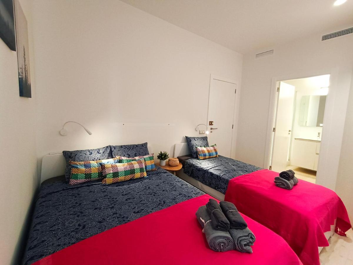 By Plaza Universidad Rooms Barcelona Bagian luar foto