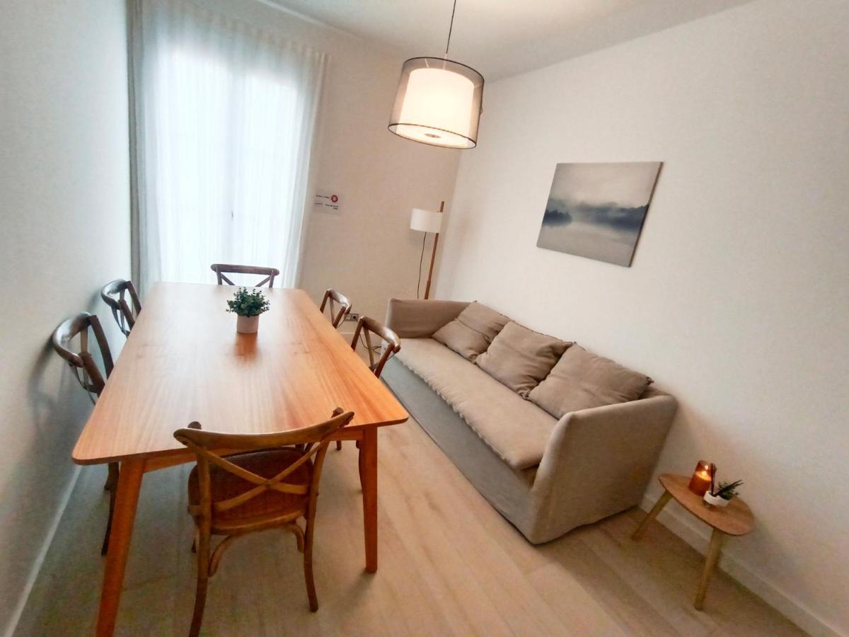 By Plaza Universidad Rooms Barcelona Bagian luar foto