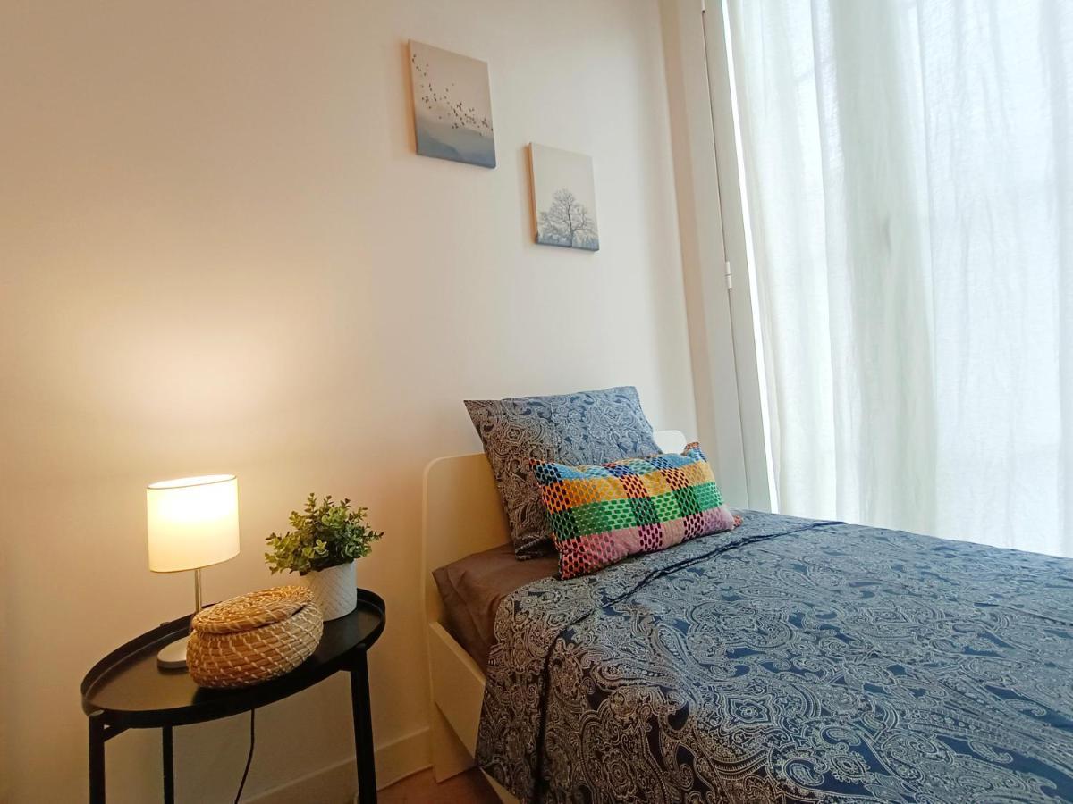 By Plaza Universidad Rooms Barcelona Bagian luar foto