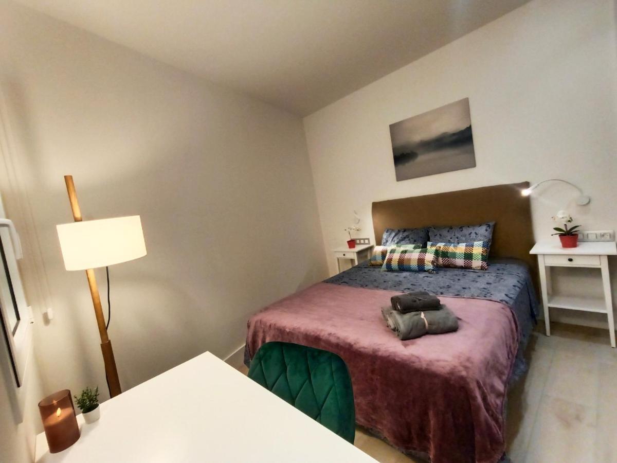 By Plaza Universidad Rooms Barcelona Bagian luar foto